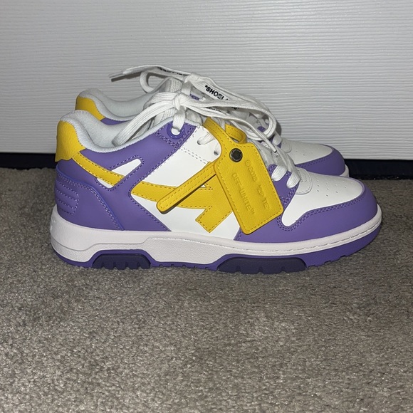 Off- White Sneaker - Picture 7 of 7